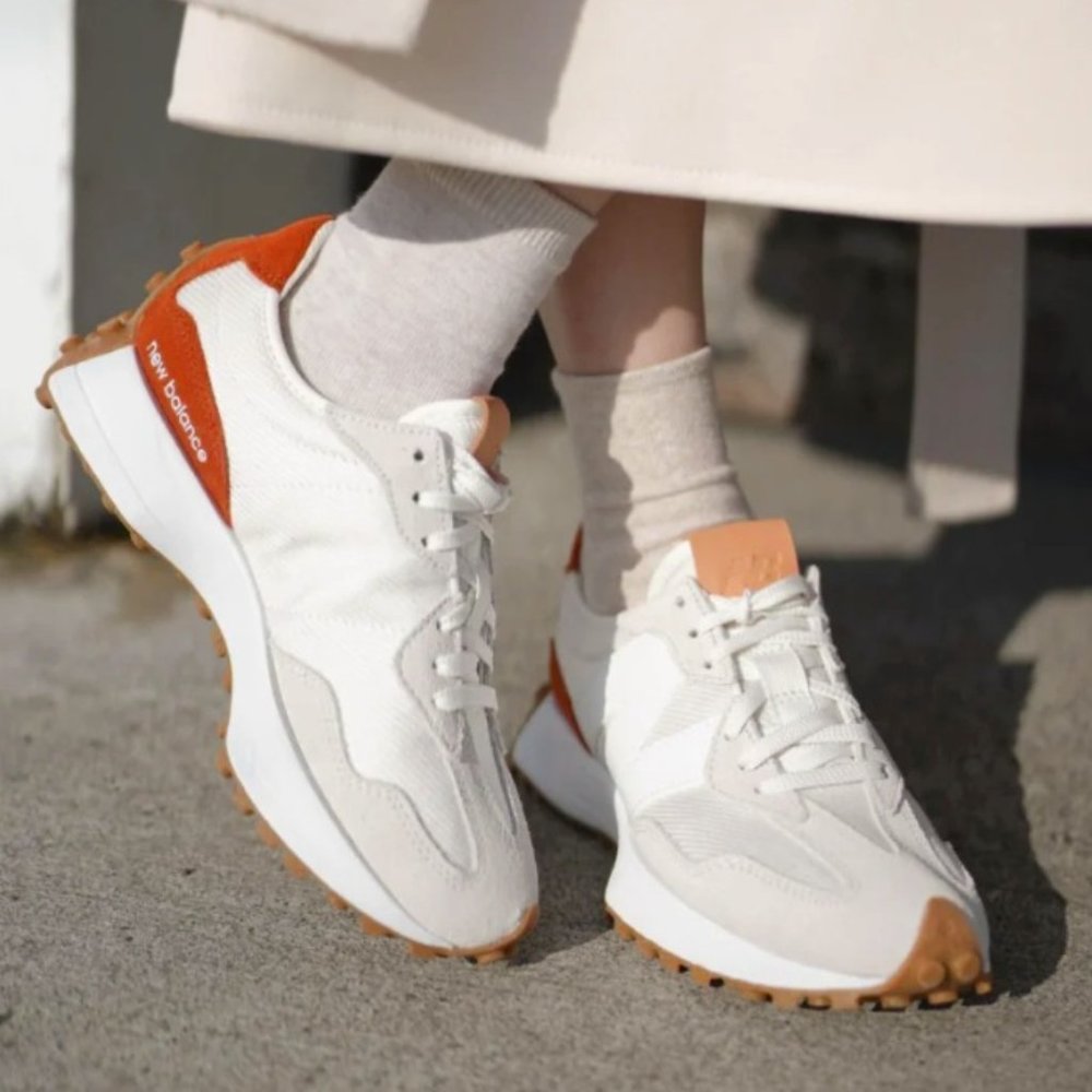 New Balance 327 Womens ~various sizes~ Sneakers Shoes White Cream Brown NEW - Picture 3 of 15